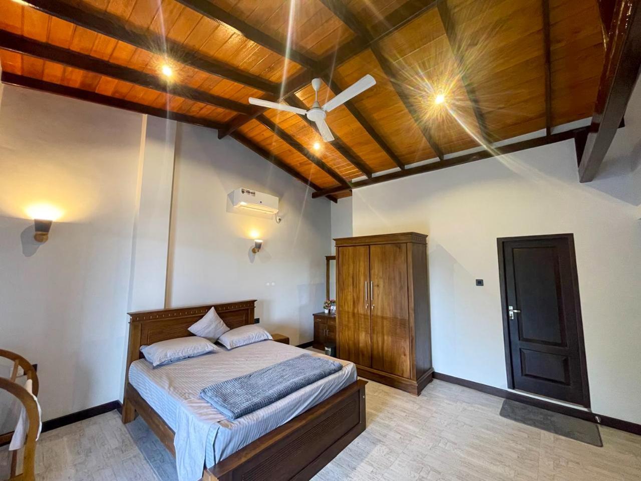 Lush Breeze Hotel Канди Екстериор снимка