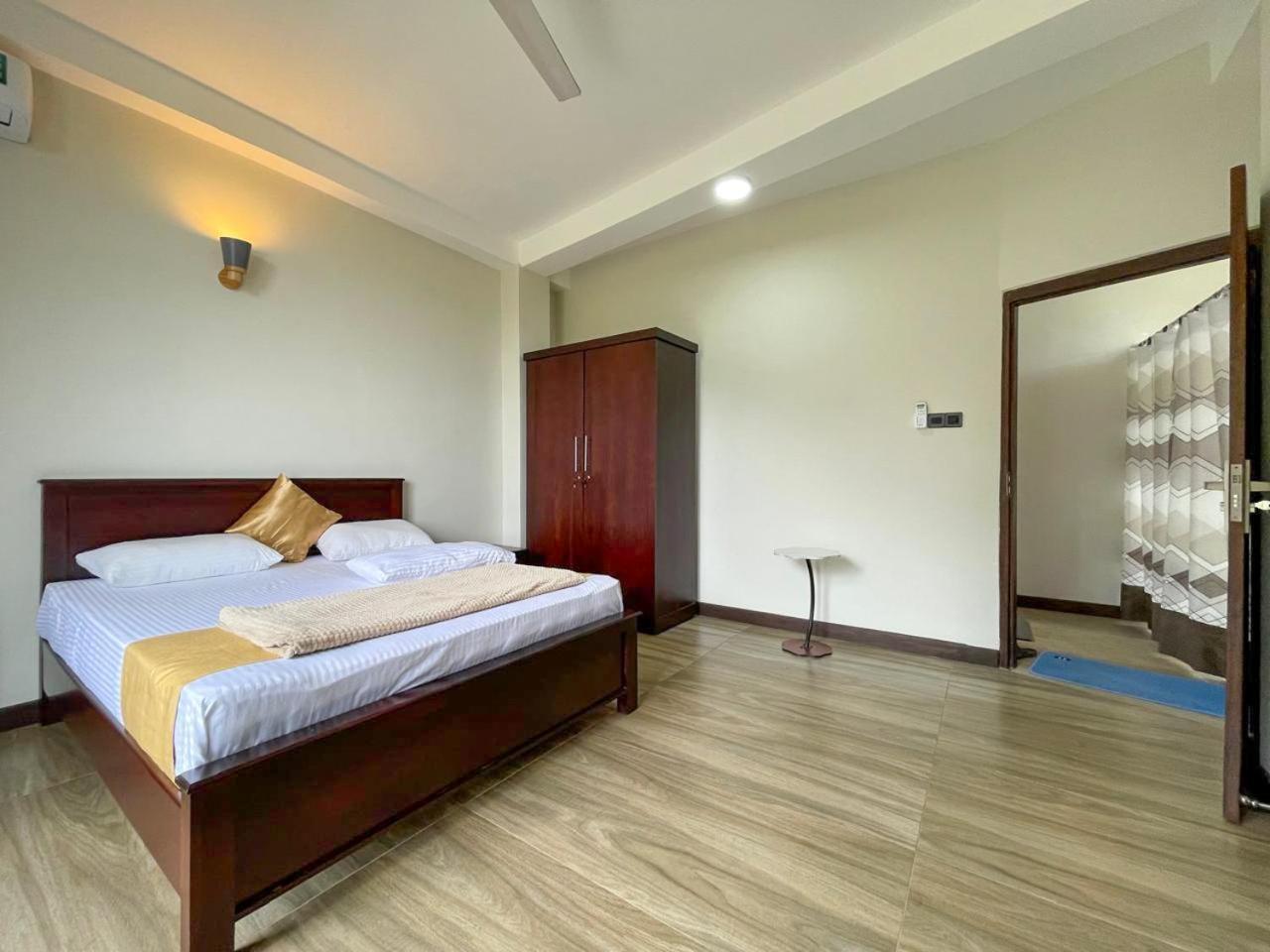 Lush Breeze Hotel Канди Екстериор снимка