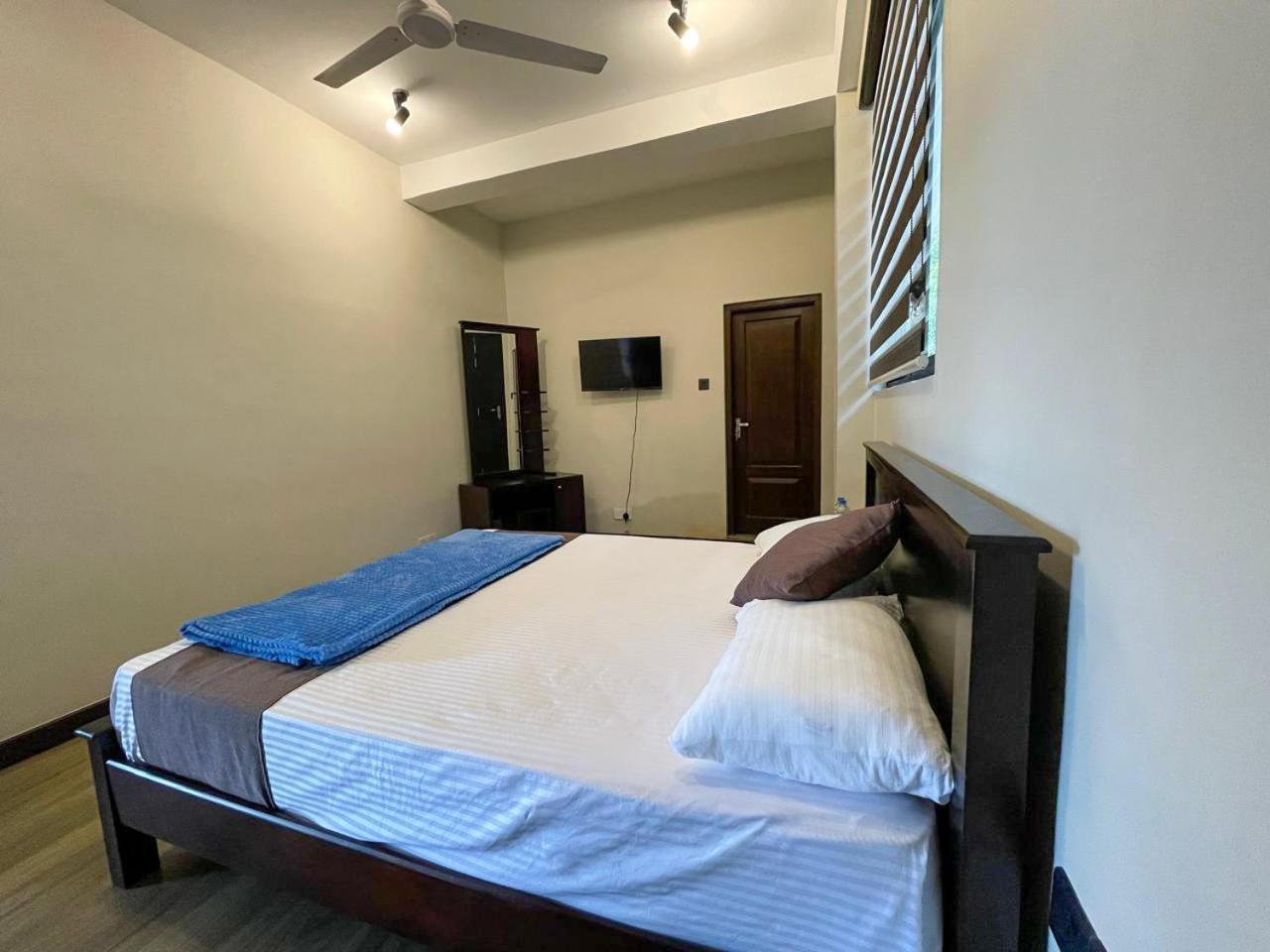 Lush Breeze Hotel Канди Екстериор снимка