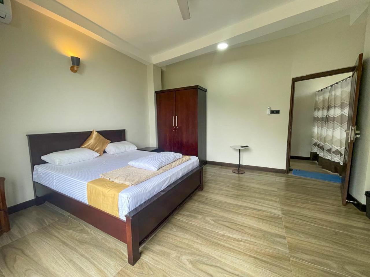 Lush Breeze Hotel Канди Екстериор снимка
