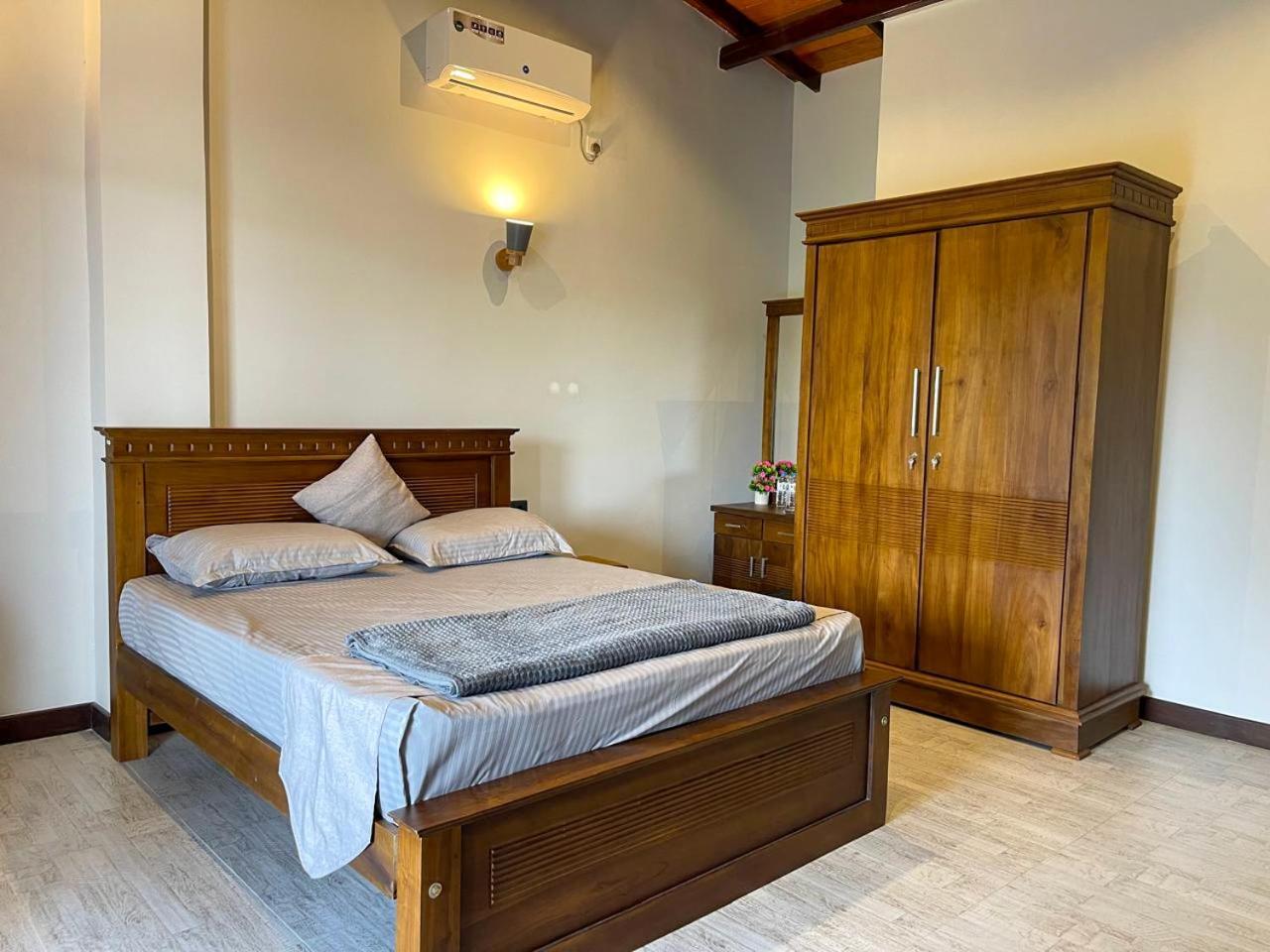 Lush Breeze Hotel Канди Екстериор снимка