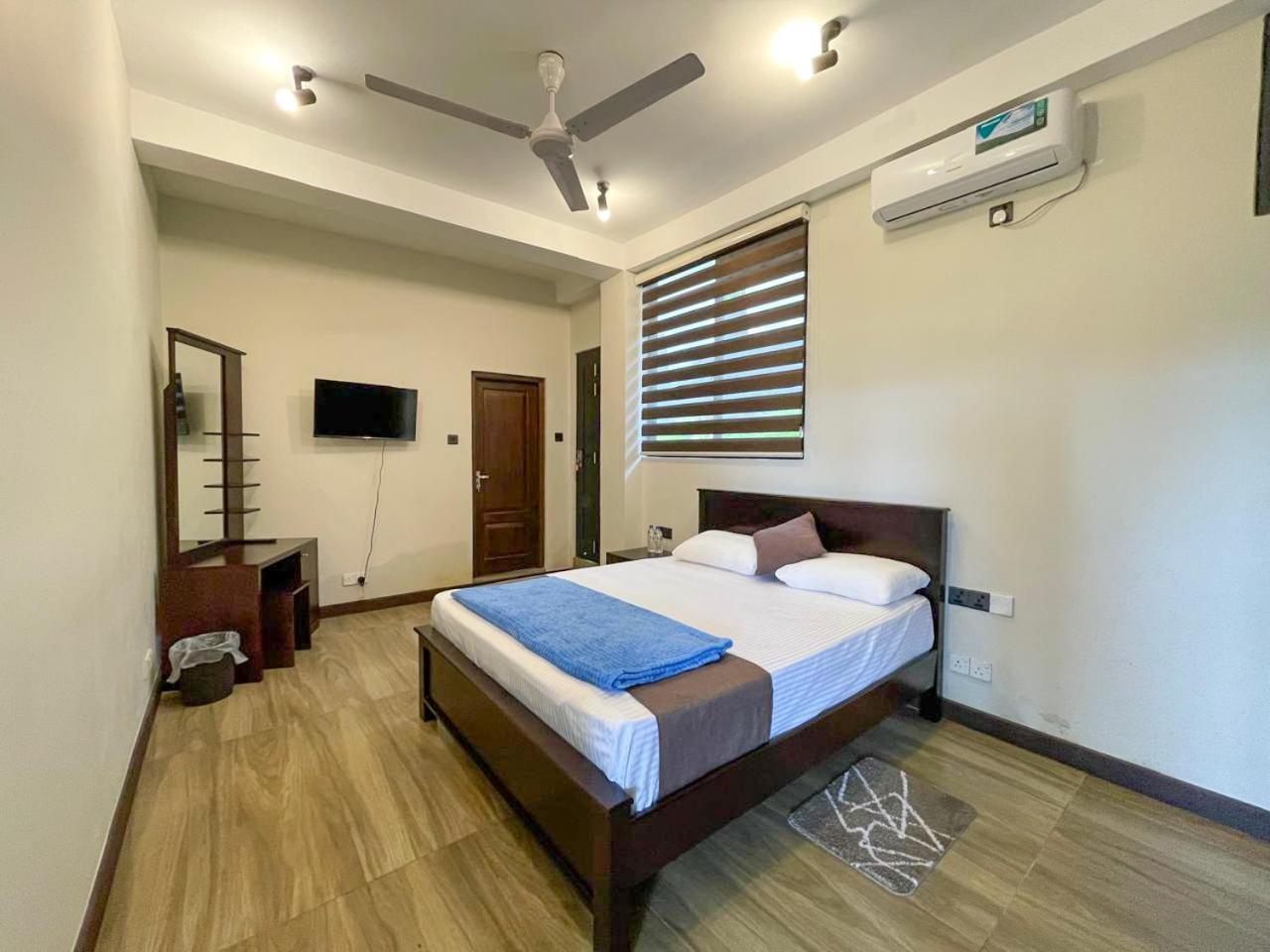 Lush Breeze Hotel Канди Екстериор снимка