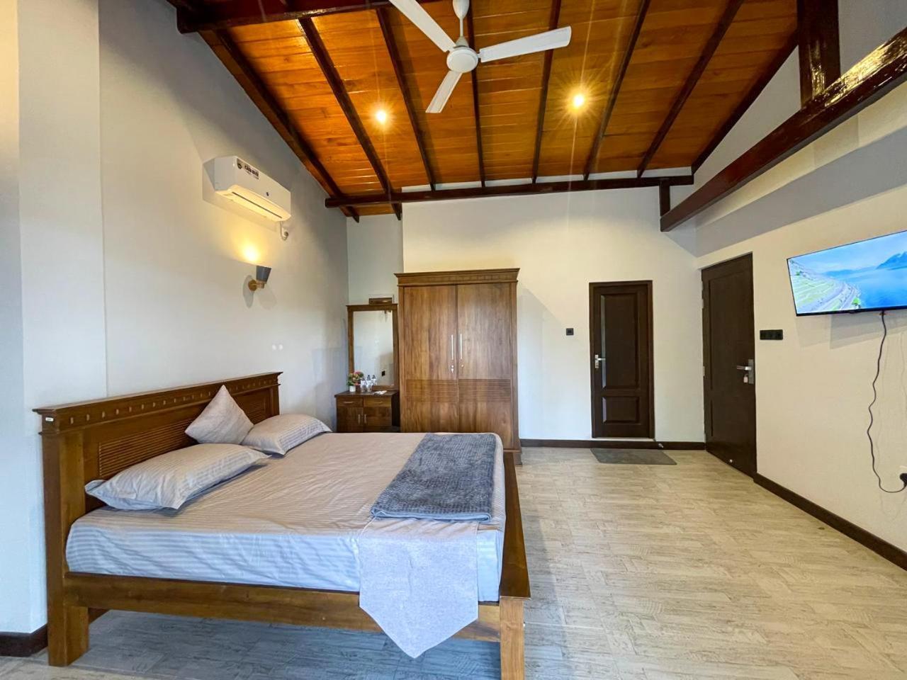 Lush Breeze Hotel Канди Екстериор снимка