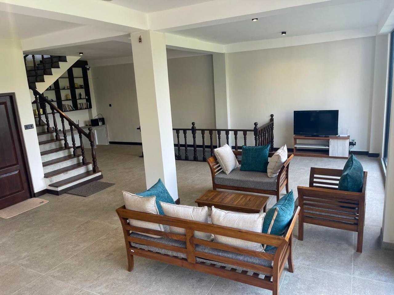 Lush Breeze Hotel Канди Екстериор снимка
