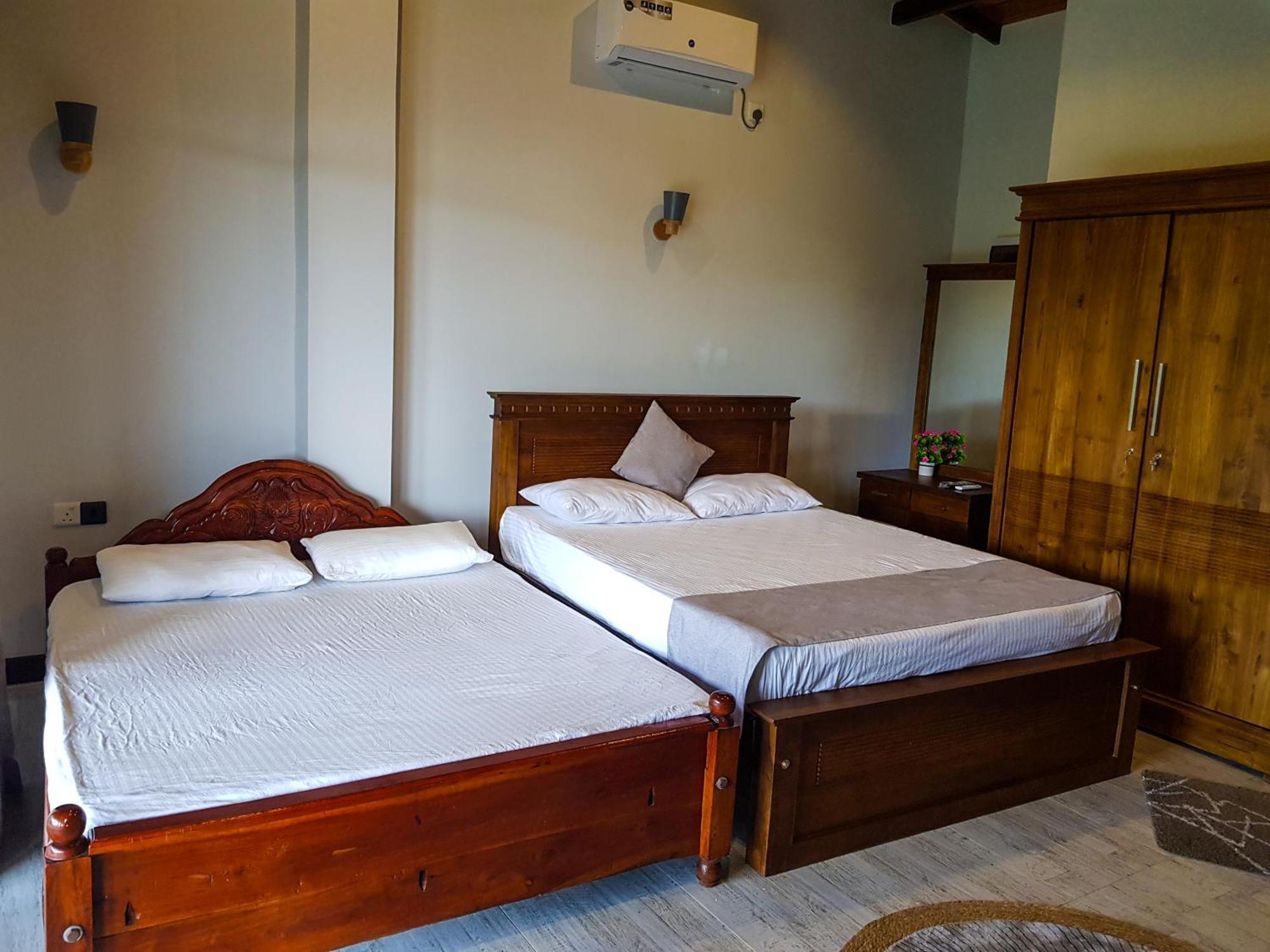 Lush Breeze Hotel Канди Екстериор снимка