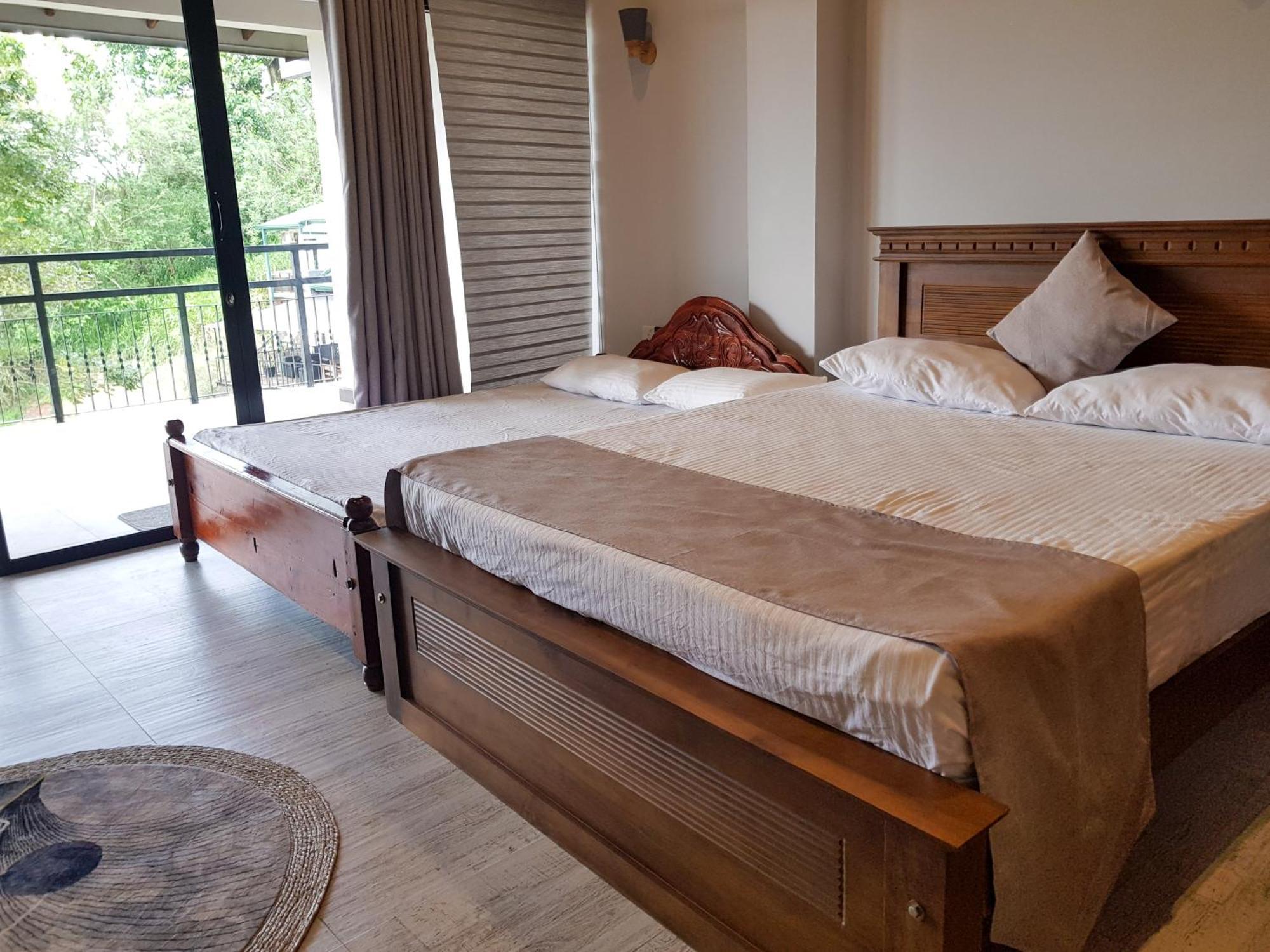 Lush Breeze Hotel Канди Екстериор снимка