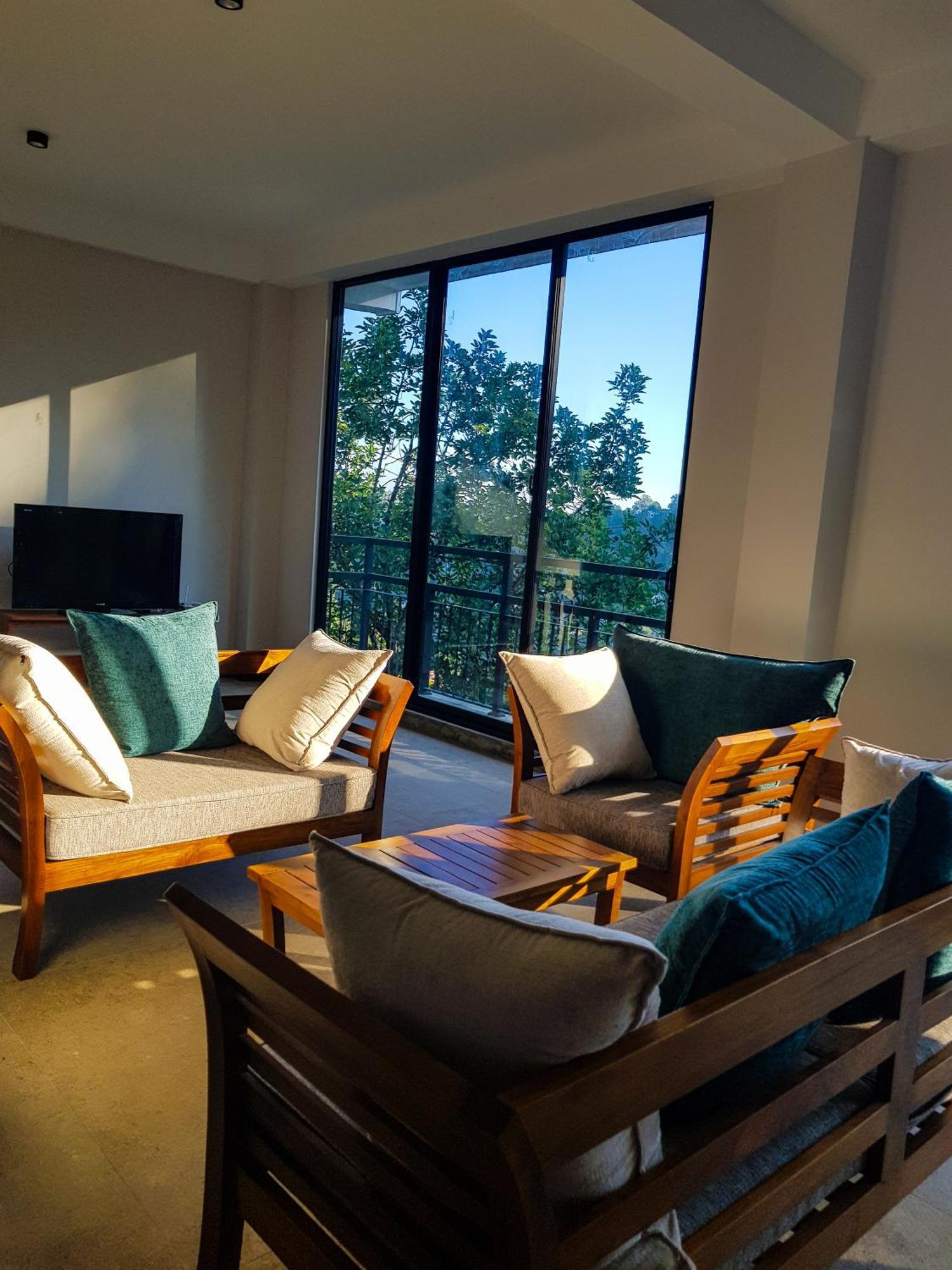 Lush Breeze Hotel Канди Екстериор снимка